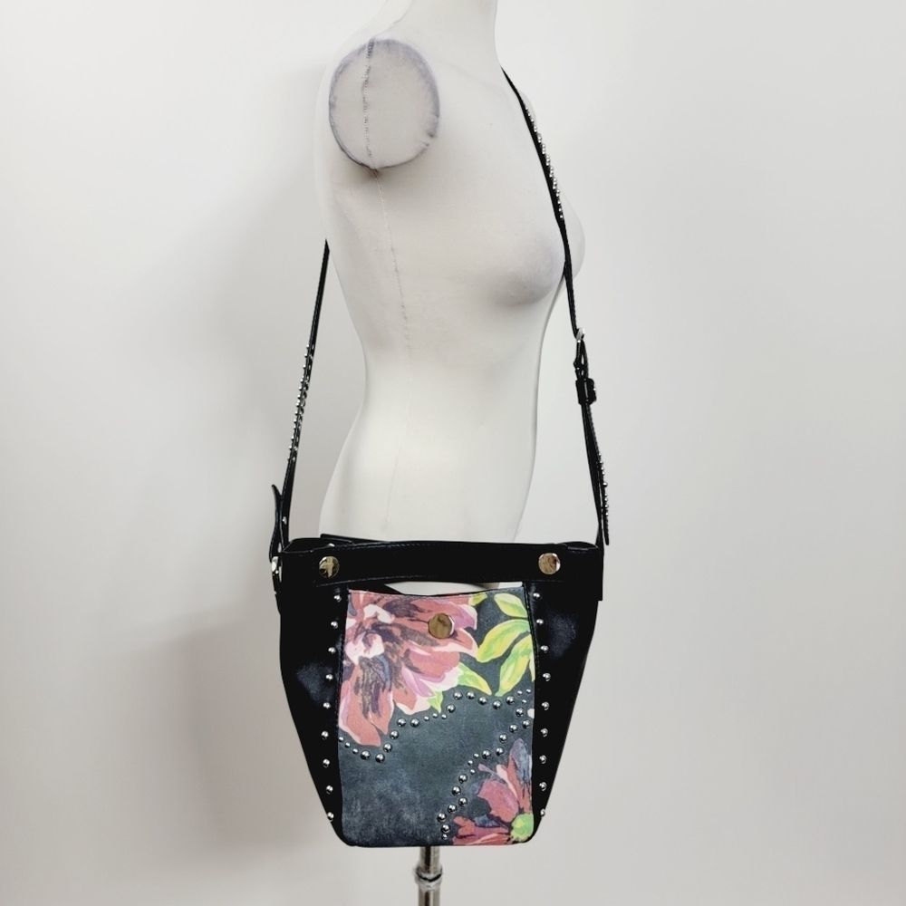 3.1 Phillip Lim studded bucket bag crossbody - Picture 2 of 11